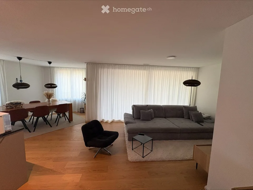 Appartamento moderno 4.5 locali con balcone nel centro di Wila