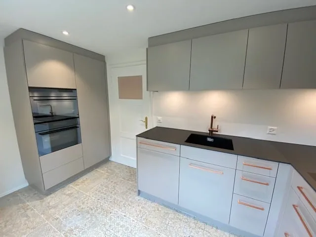 Luxurious renovated 5.5-room old building apartment with balcony in the center of Herisau – photo 4 of 11