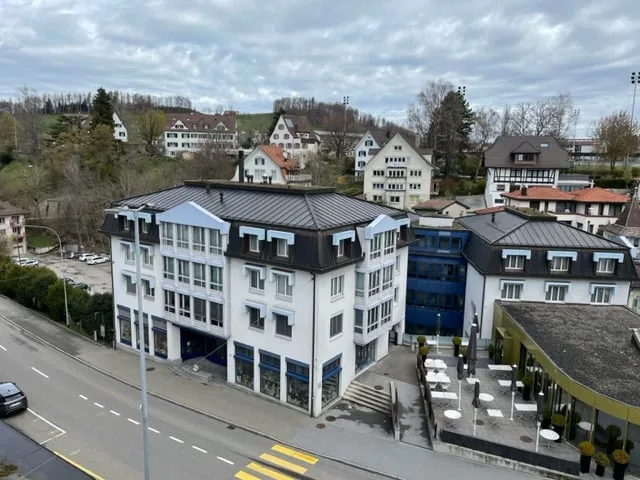 Luxurious renovated 5.5-room old building apartment with balcony in the center of Herisau – photo 11 of 11