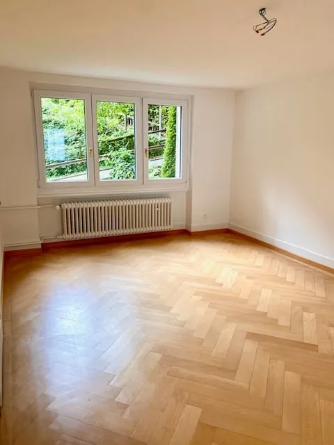 Luxurious renovated 5.5-room old building apartment with balcony in the center of Herisau – photo 6 of 11