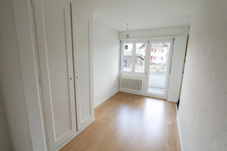 Appartamento luminoso 3.5 locali con balcone a Steffisburg – da dicembre 2026