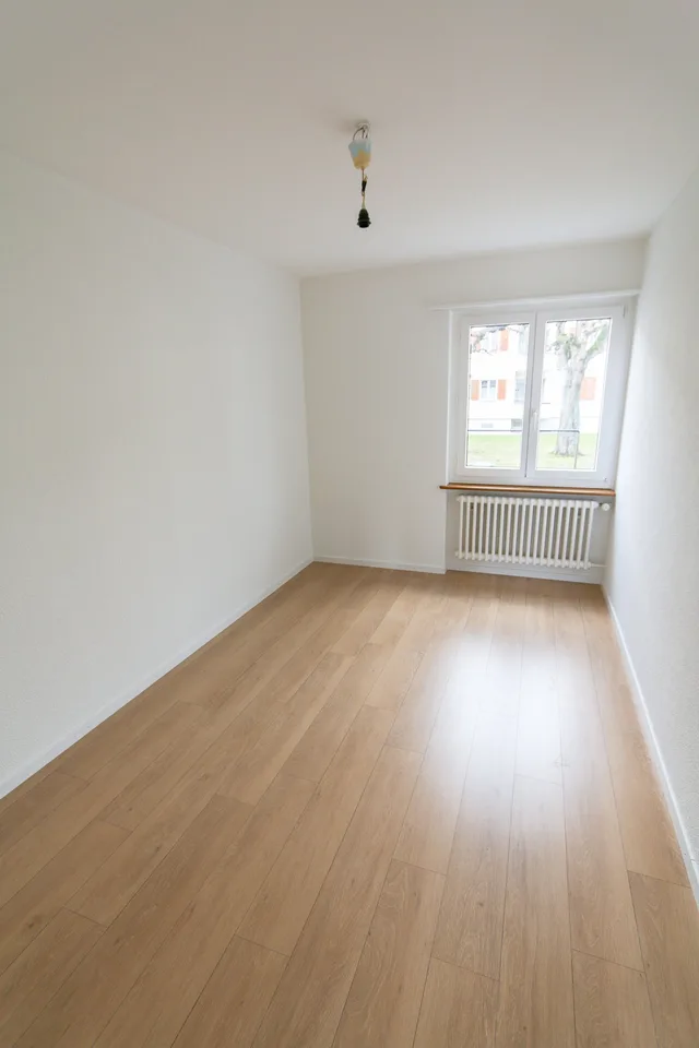 Appartamento luminoso 3.5 locali con balcone a Steffisburg – da dicembre 2026