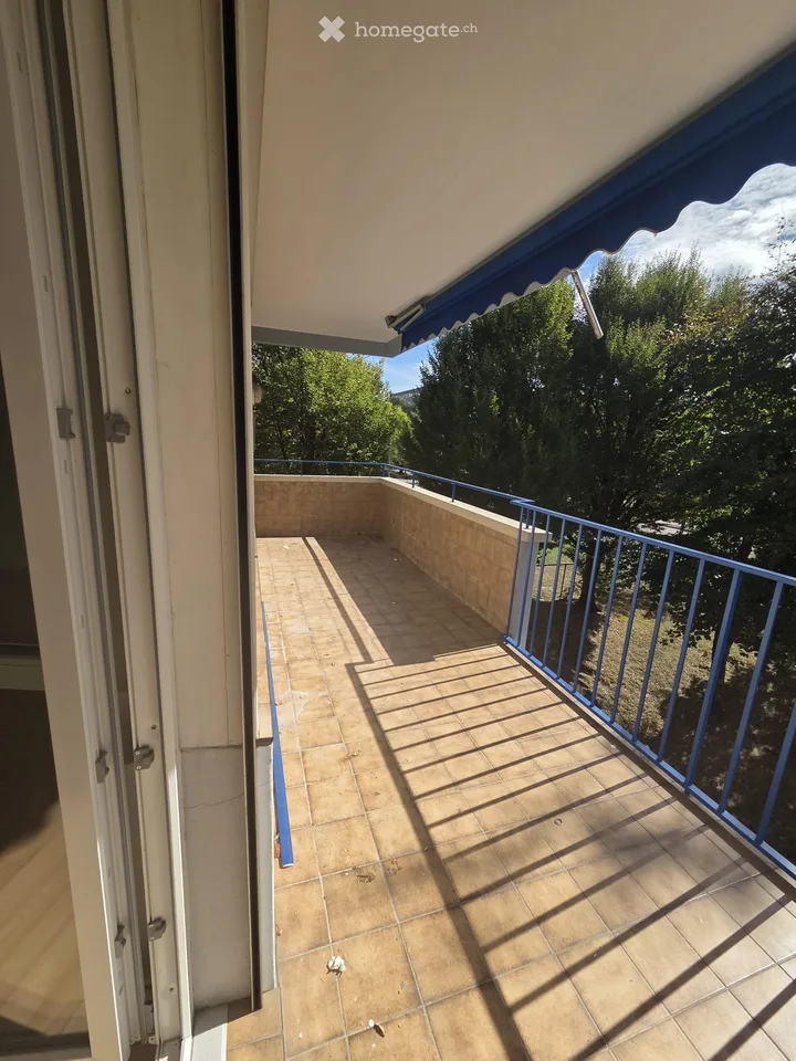 MEYRIN Bright 4-room apartment