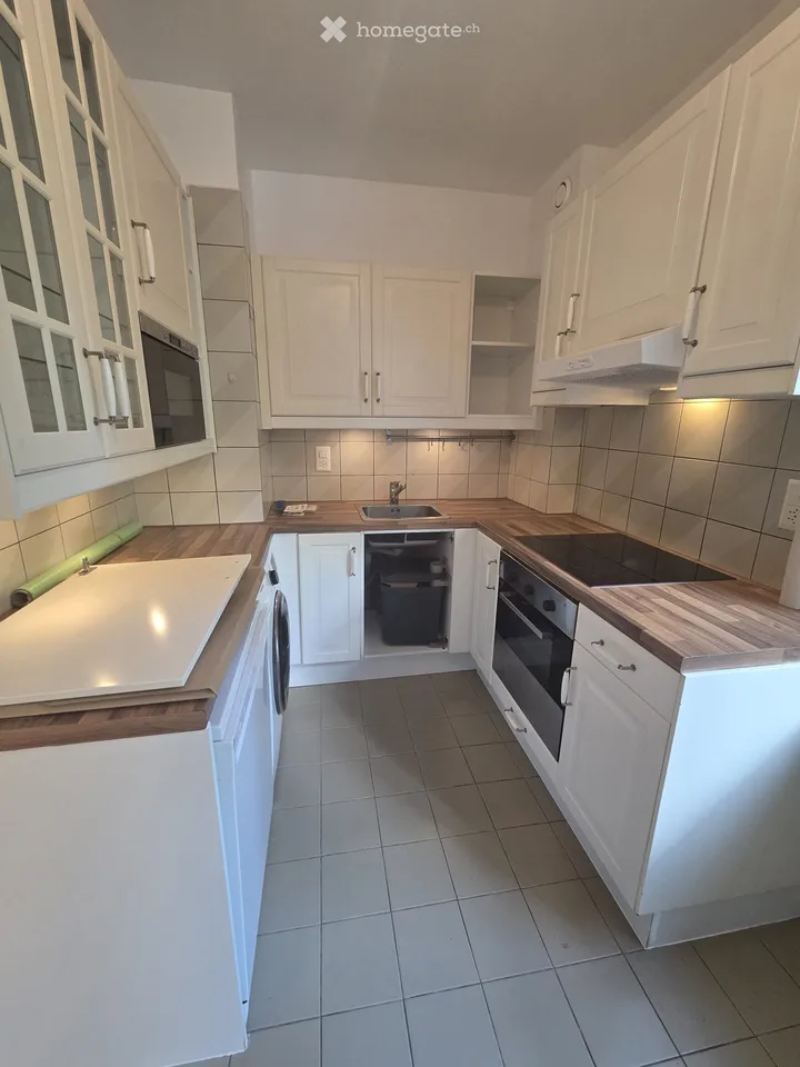 MEYRIN Bright 4-room apartment
