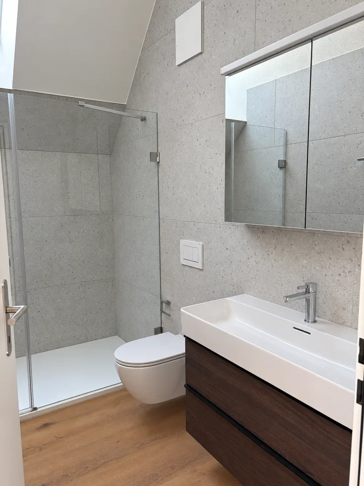 De la menuiserie au rêve de maison / Première location – appartements modernes 2,5 pièces