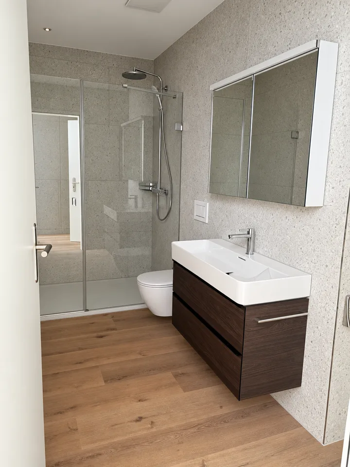 De la menuiserie au rêve de maison / Première location – appartements modernes de 2,5 pièces