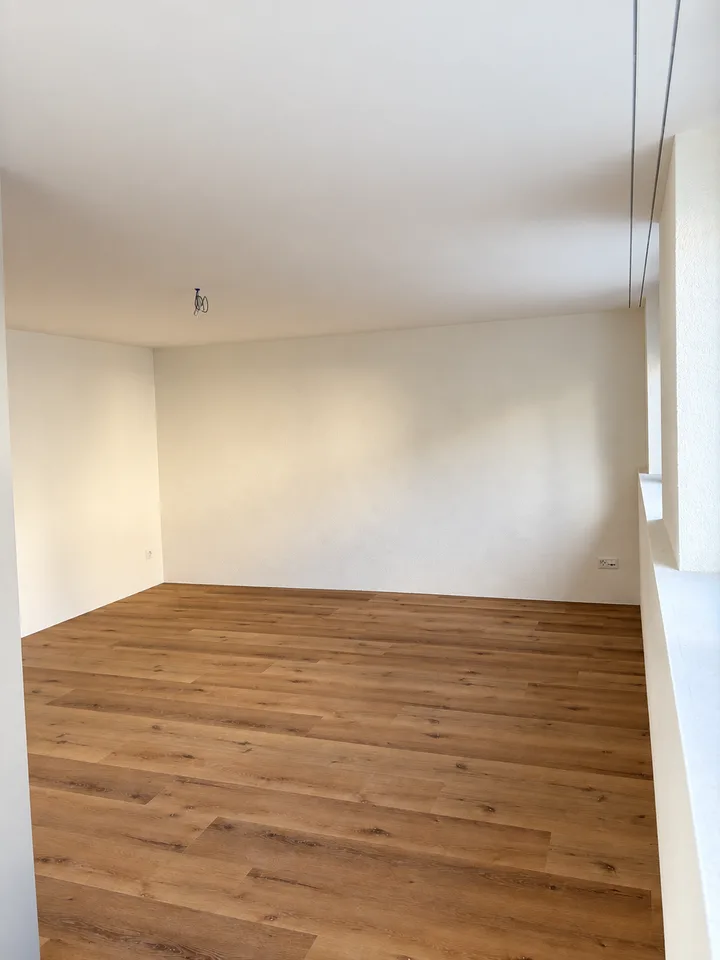 De la menuiserie au rêve de maison / Première location – appartements modernes 2.5 pièces