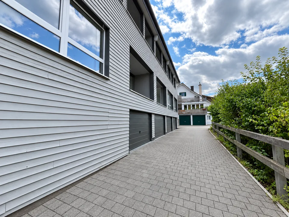 De la menuiserie au rêve de maison / Première location – appartements modernes 2.5 pièces
