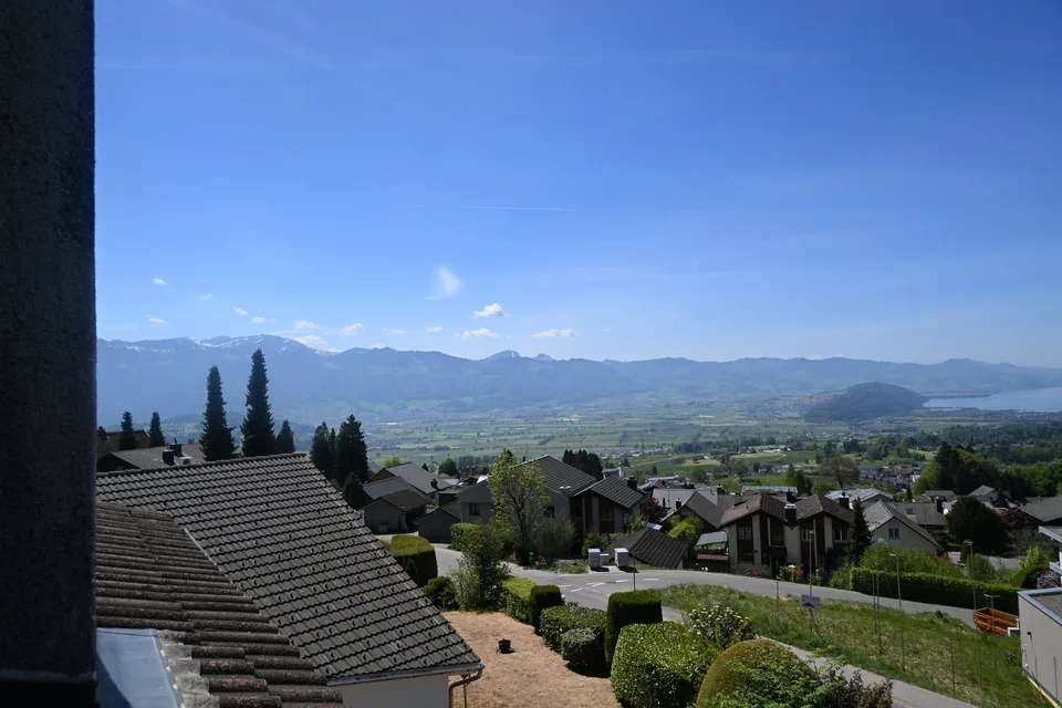 Appartamento mansardato di 2,5 locali confortevole con bella vista a Uetliburg