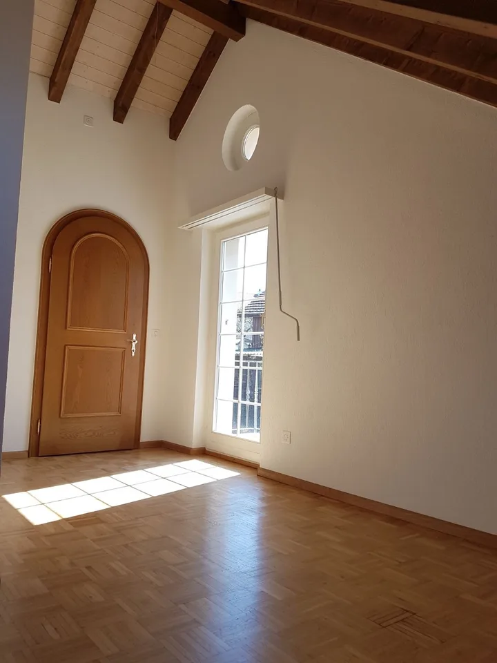 Appartamento di 6,5 locali mansardato in una casa con molto charme