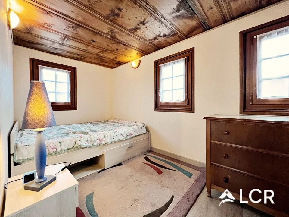 Beautiful 2.5-room furnished apartment - Wood stove - Lots of character