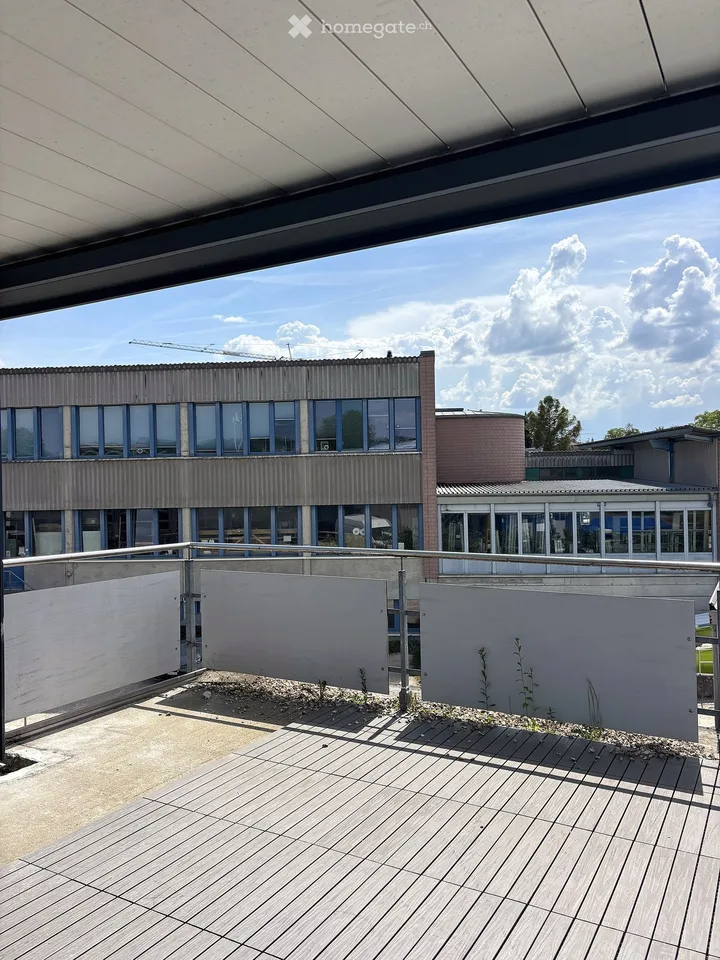Appartamento mansardato luminoso 5.5 locali con grande terrazza sul tetto - disponibile immediatamente