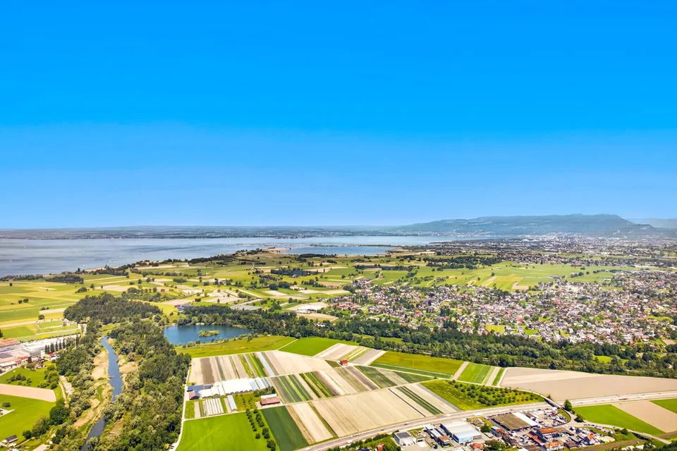 Domaine avec histoire et vue sur le lac – photo 2 sur 3