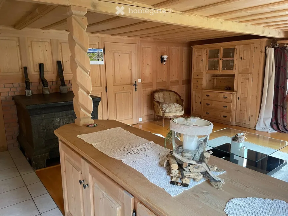 Charmante Bauernhaushälfte mit Garten und Schopf in Rueras, Graubünden