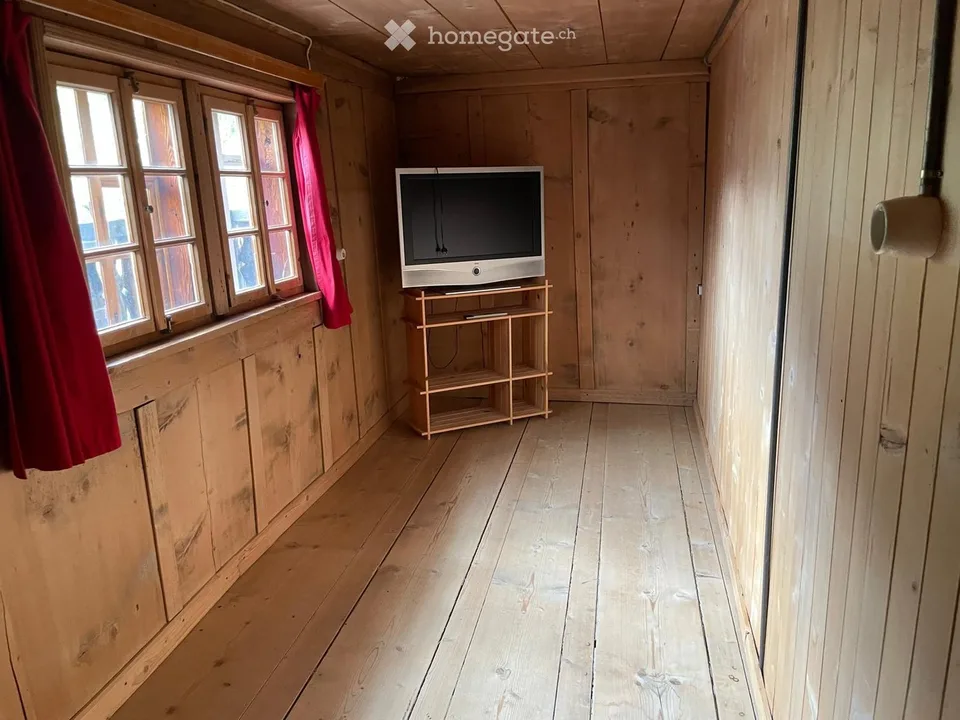 Charmante Bauernhaushälfte mit Garten und Schopf in Rueras, Graubünden