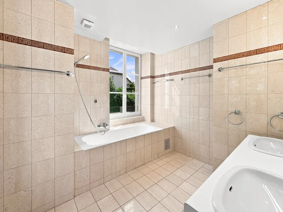 Geräumige 6.5-Zimmer-Wohnung mit Charme und Charakter in Chambésy