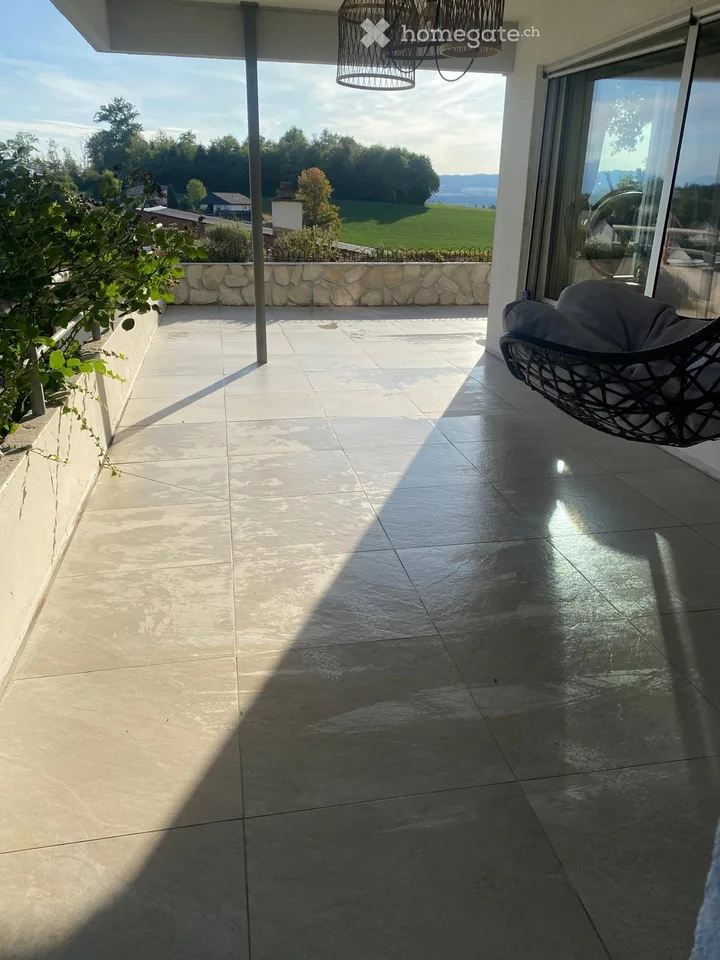 Charmante 3.5-Zimmer-Terrassenwohnung über den Dächern von Knonau