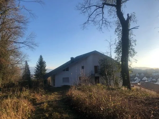 Charmante 3.5-Zimmer-Terrassenwohnung über den Dächern von Knonau