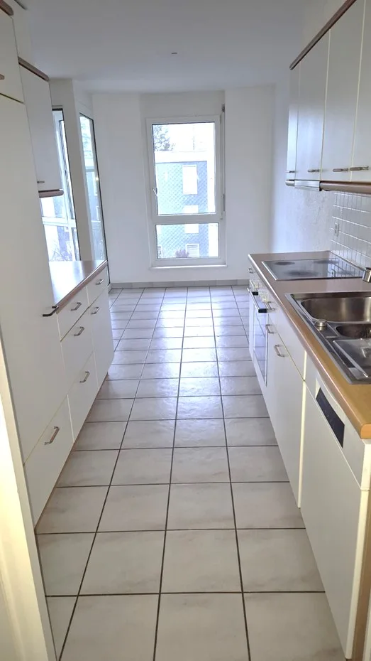 Spacieux et Charmant 4.5 pièce avec Grand Balcon et Parking ! – photo 2 sur 14