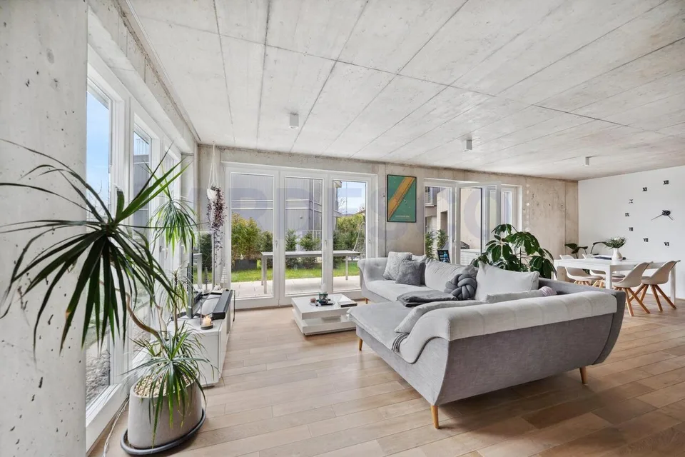 Designer apartment with garden & hobby room