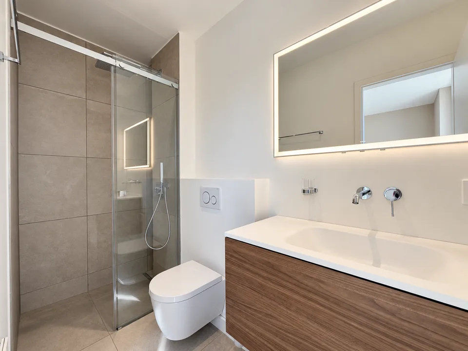 Ampio appartamento di 3.5 locali con accesso indipendente e grande giardino – foto 8 di 12