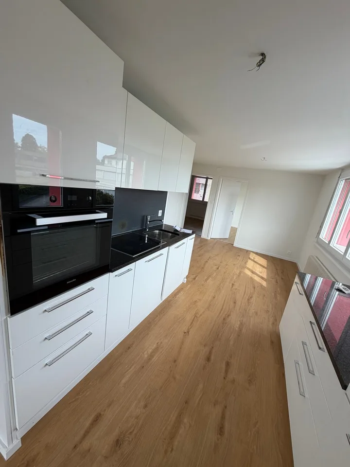Charmantes 4.5-Zimmer-Wohnung in Neuchâtel – sofort verfügbar – Foto 3 von 12