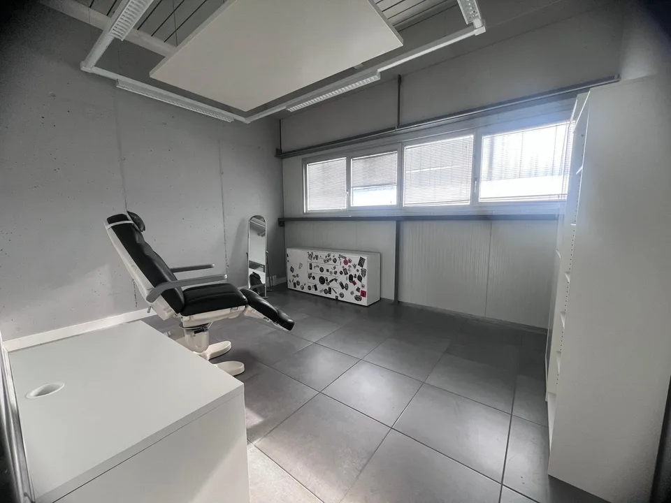 SPACIEUX LOCAL COMMERCIAL DE 110M2 – photo 5 sur 5