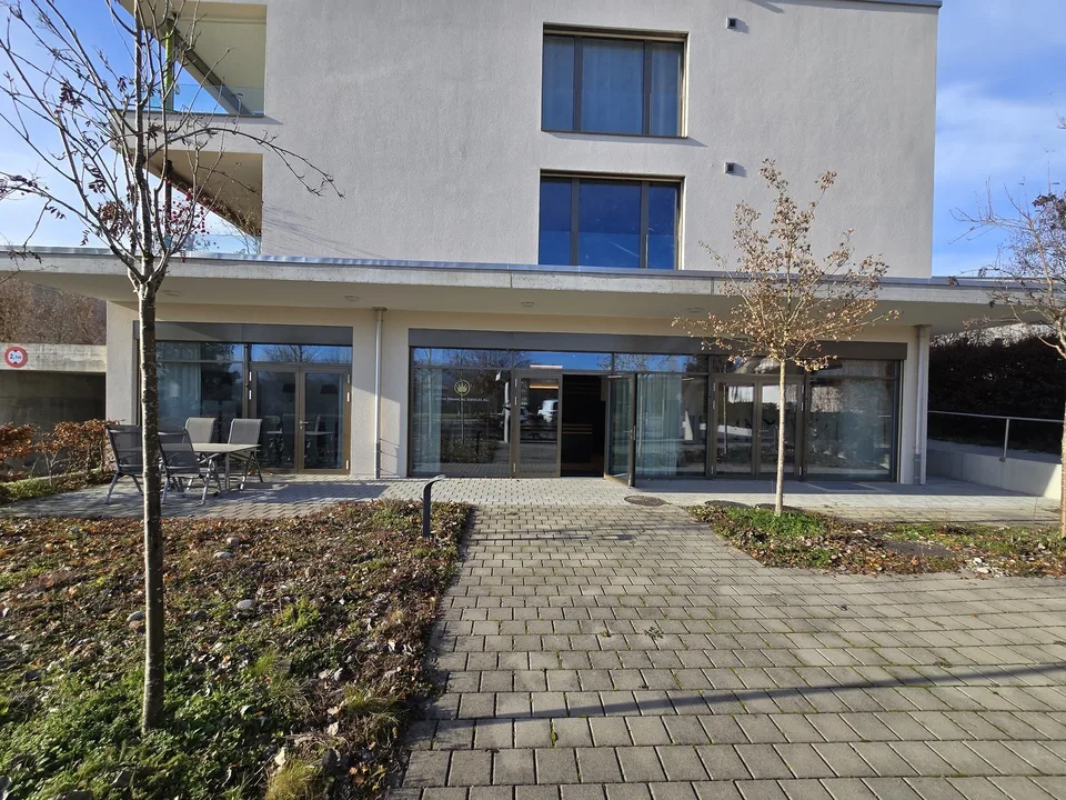 I vostri nuovi locali professionali moderni, luminosi & accoglienti – foto 3 di 13