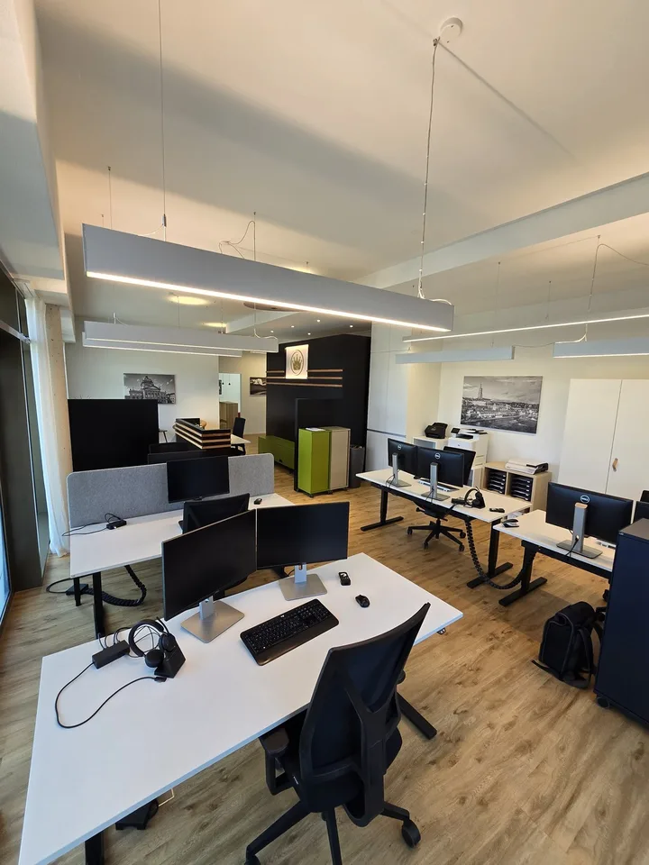 I vostri nuovi locali professionali moderni, luminosi & accoglienti – foto 12 di 13