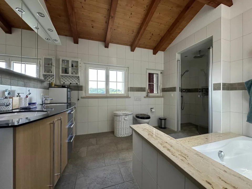Maison d'habitation rénovée avec atelier - beaucoup d'espace pour vous et vos véhicules – photo 11 sur 13