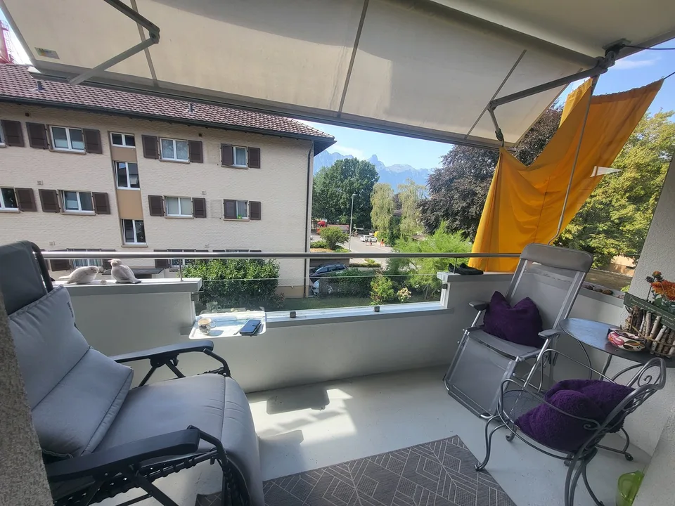 Moderne 3-Zimmer-Wohnung mit Balkon und Seenähe in Hünibach