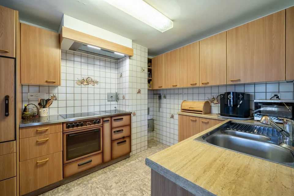 Casa unifamiliare economica con potenziale nel centro del villaggio – foto 4 di 8