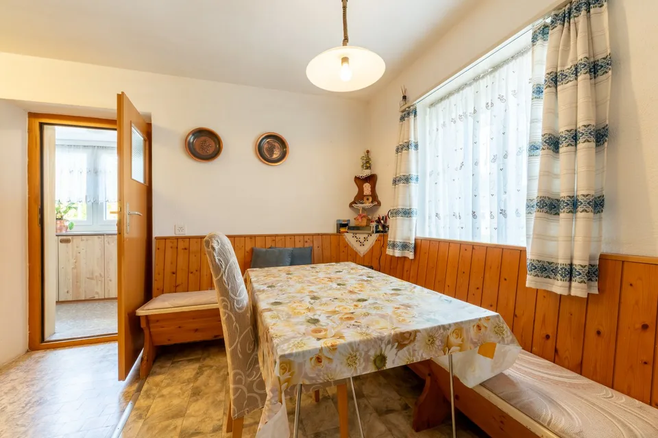Casa unifamiliare economica con potenziale nel centro del villaggio – foto 5 di 8