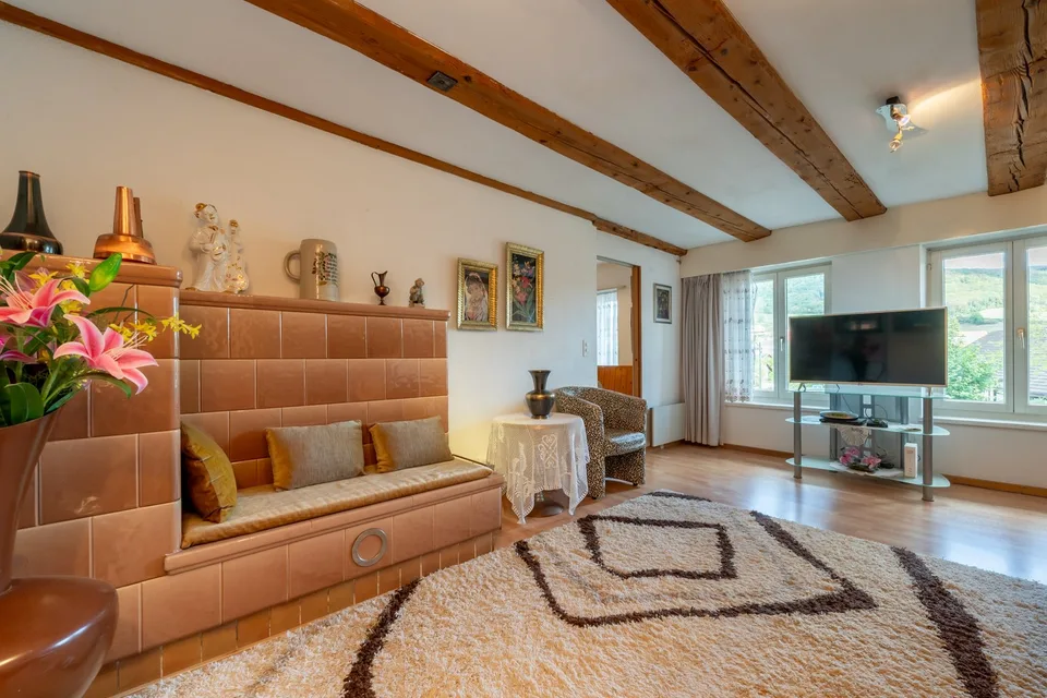Casa unifamiliare economica con potenziale nel centro del villaggio – foto 2 di 8