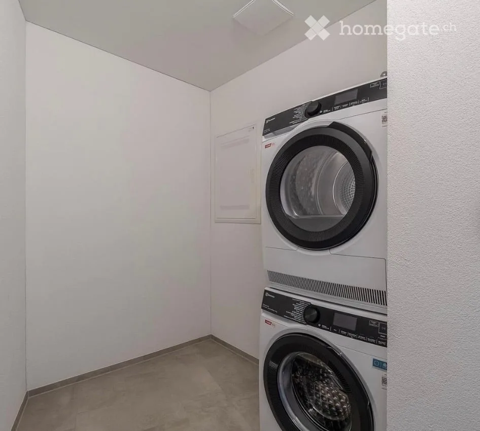 Appartamento attico moderno di 2,5 locali in un edificio nuovo