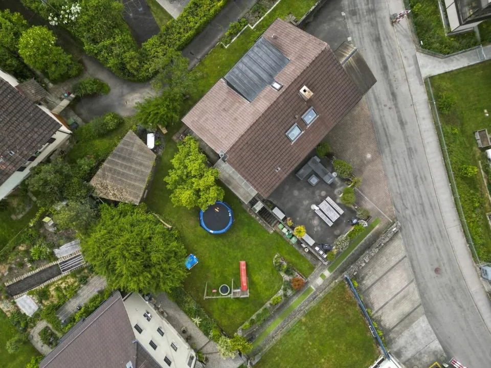 Zweifamilienhaus: Viel Platz, viel Potential – Foto 24 von 24