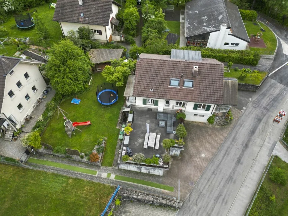 Zweifamilienhaus: Viel Platz, viel Potential – Foto 2 von 24