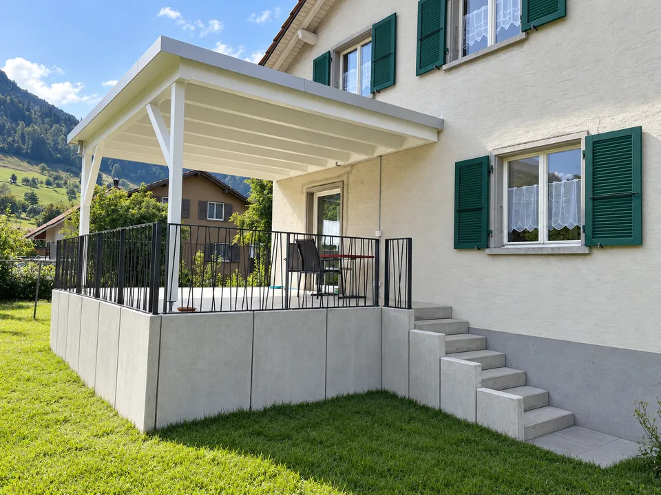 Disponibile dal 01.12.2026 Casa di 5 locali adatta alle famiglie con giardino e area di soggiorno coperta a Erschwil