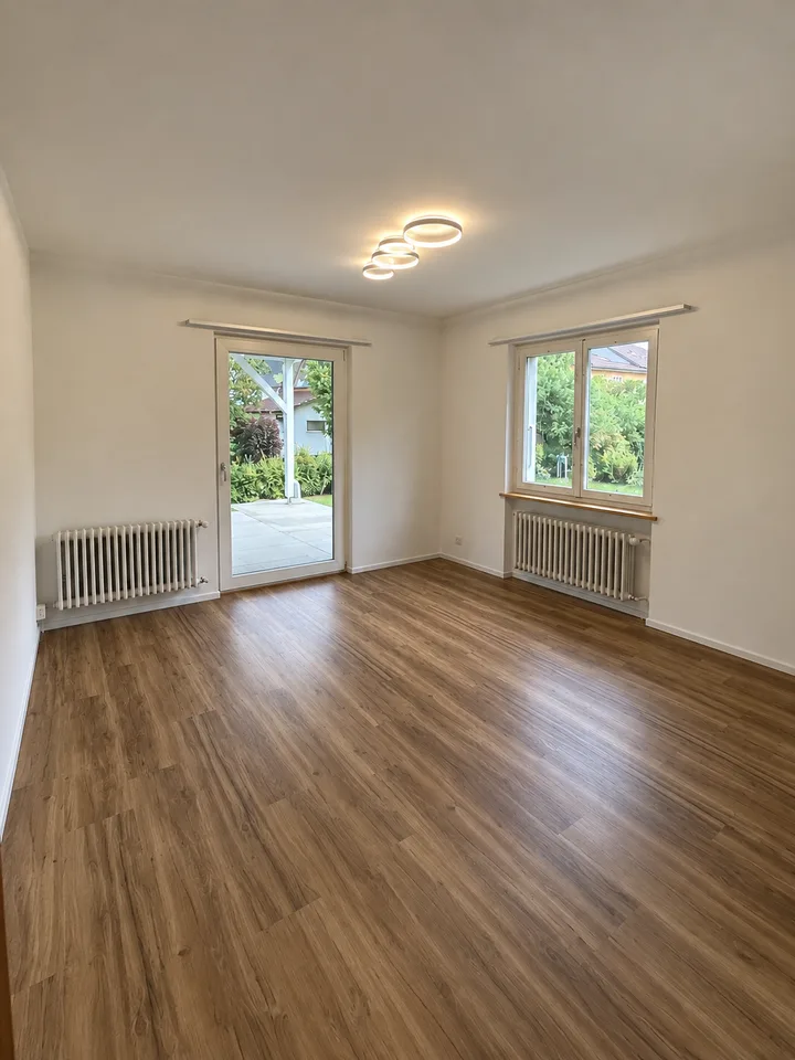 Disponibile dal 01.12.2026 Casa di 5 locali adatta alle famiglie con giardino e area di soggiorno coperta a Erschwil