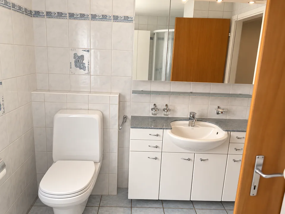 Disponibile dal 01.12.2026 Casa di 5 locali adatta alle famiglie con giardino e area di soggiorno coperta a Erschwil