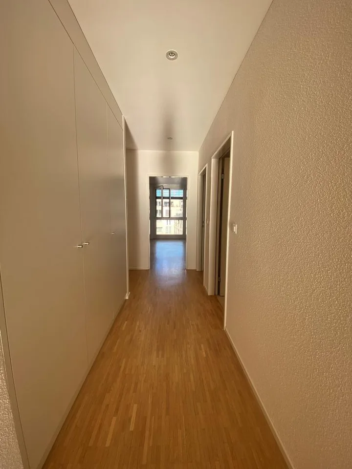 Appartement lumineux 4.5 pièces dans un emplacement attractif à Zürich-Altstetten – photo 2 sur 8