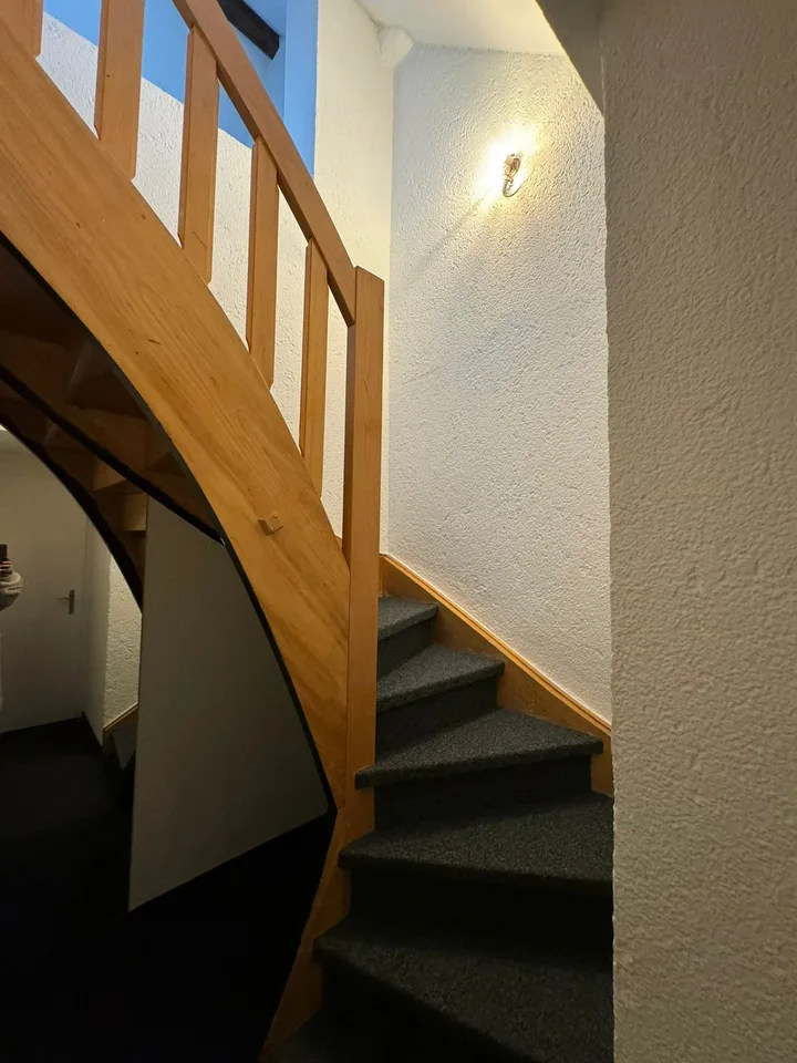 Incantevole appartamento di 4 locali in un edificio storico con vista sul lago a Horgen