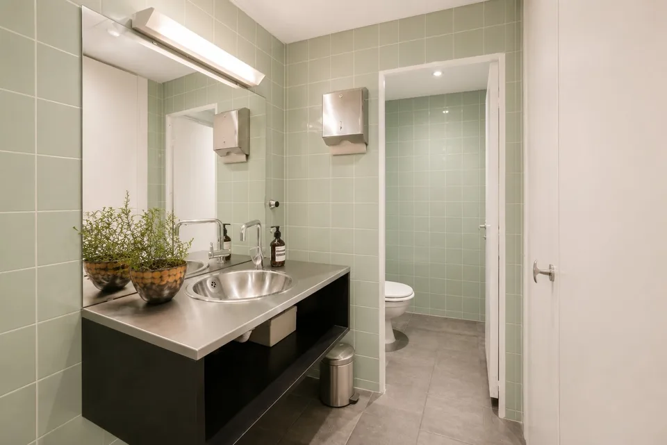 Exklusive Stuhlmiete in modernem Coiffeursalon an Toplage in Zürich Enge – Foto 6 von 8