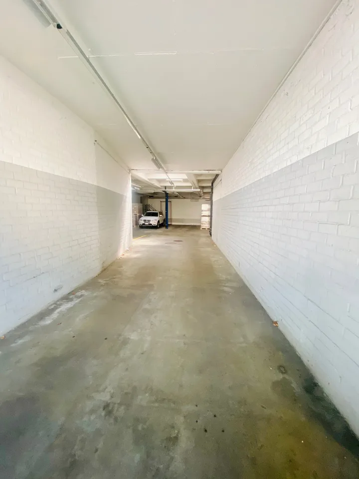 Complete storage hall in central warehouse in Bern! – photo 3 of 3