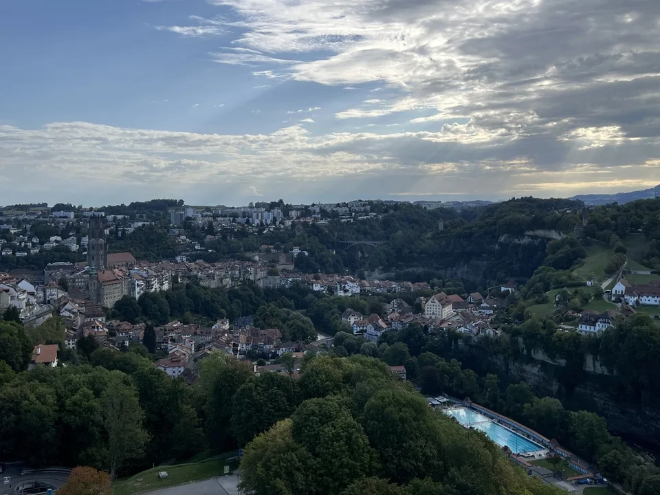 Ampio appartamento di 5,5 locali nel centro di Fribourg – foto 9 di 18