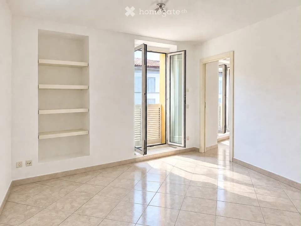 2.5 rooms with balcony and lake view in the heart of Bissone