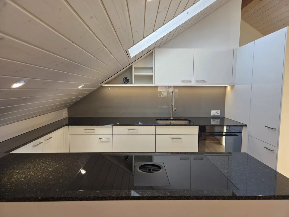 First occupancy: renovated and spacious 3.5-room attic apartment
