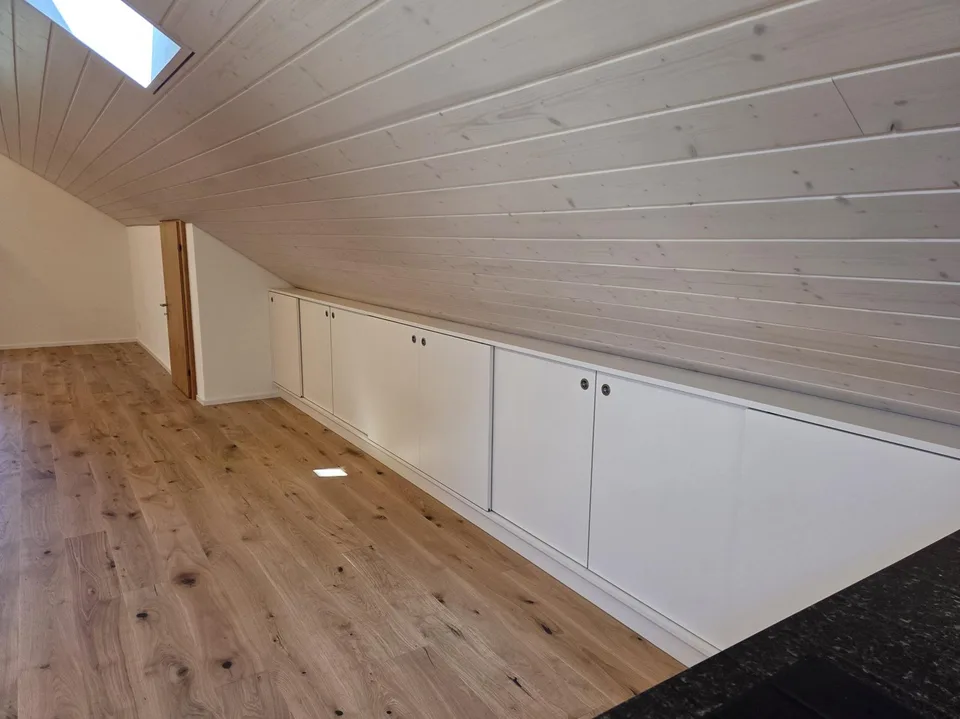First occupancy: renovated and spacious 3.5-room attic apartment
