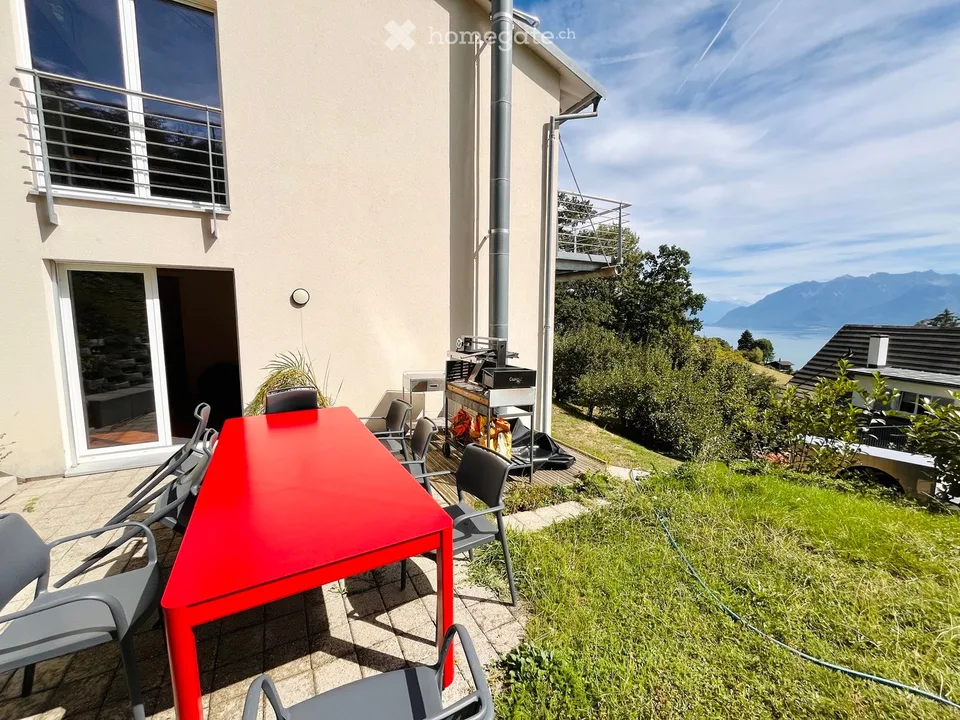 Bellissima casa con vista lacustre superba a Grandvaux