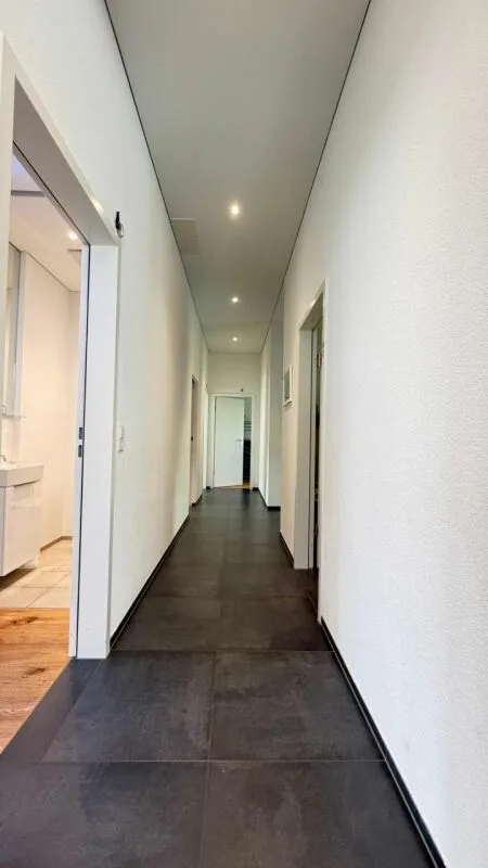 Grosszügiges 7.5-Zimmer-Einfamilienhaus mit Einliegerwohnung und traumhafter Aussicht – Foto 7 von 18